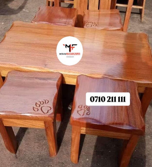 Coffe Table With 4 Stools